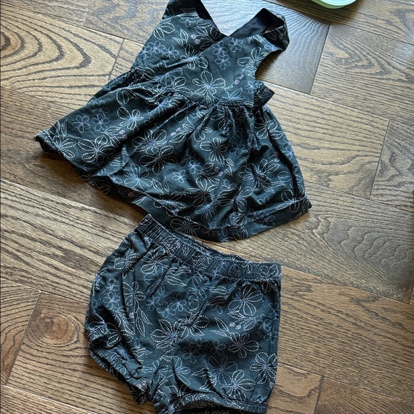 Charming Black Floral Baby Dress with Bloomers top and bottom set 24 months baby - Picture 1 of 6